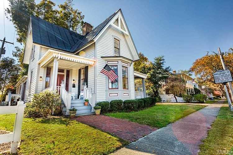 105 W Queen Street Edenton, NC 27932