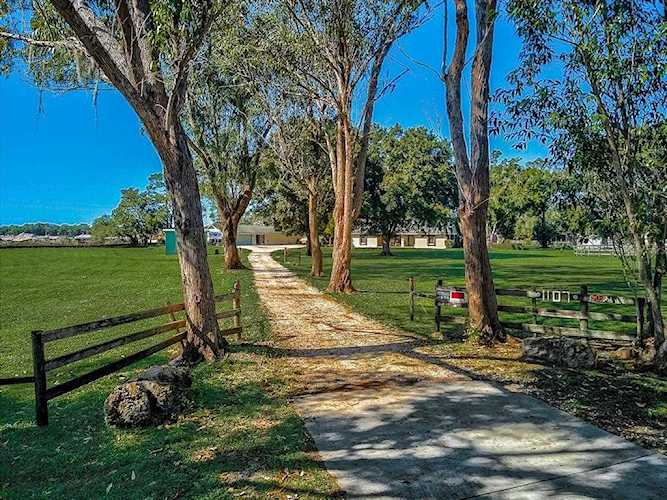 1107 Twin Laurel Blvd Nokomis, FL 34275