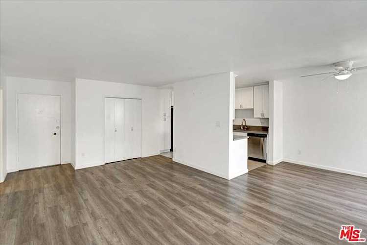 358 S Gramercy Place #207 Los Angeles, CA 90020