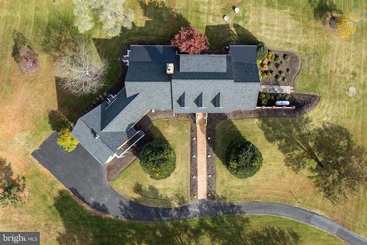 4818 Strawberry Dr Gainesville, VA 20155
