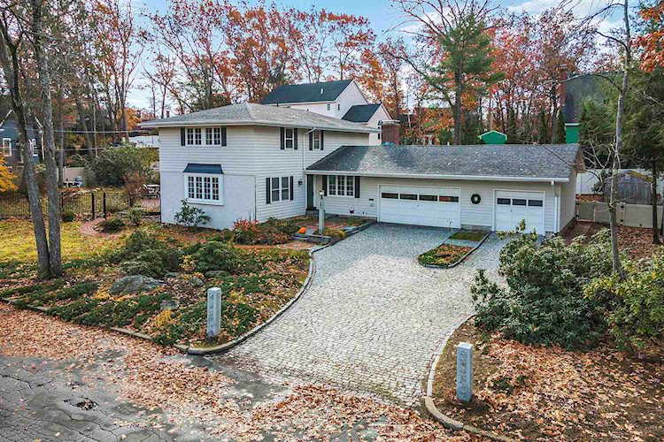 385 Crestview Circle Manchester, NH 03104