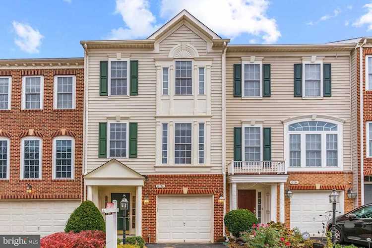 12756 Heron Ridge Dr Fairfax, VA 22030