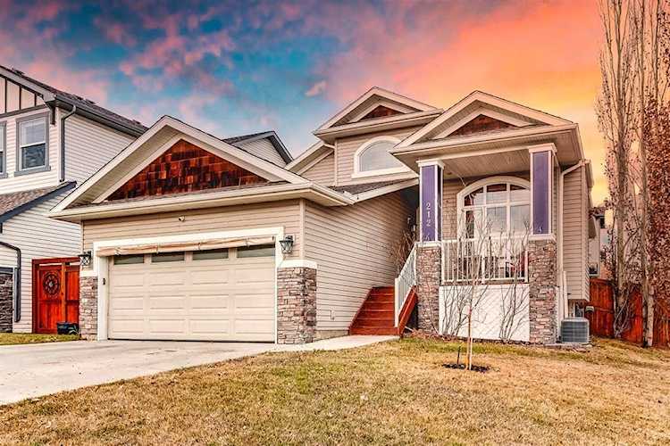 212 Westland St Okotoks, AB T1S 2L3