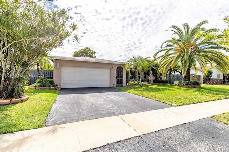 12430 SW 1st Ct Plantation, FL 33325