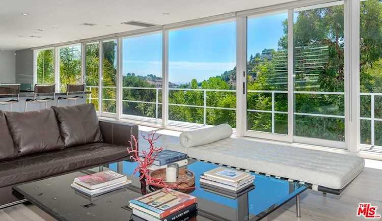 2678 Woodstock Rd Los Angeles, CA 90046