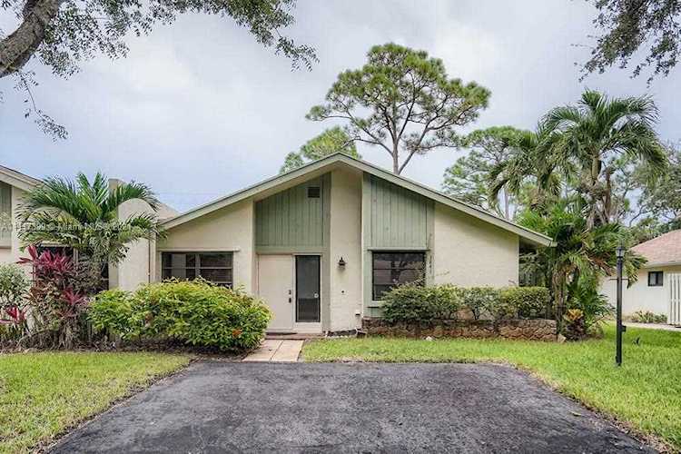 3841 Arelia Drive #3841 Delray Beach, FL 33445