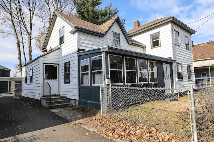 69 Ash St Nashua, NH 03060
