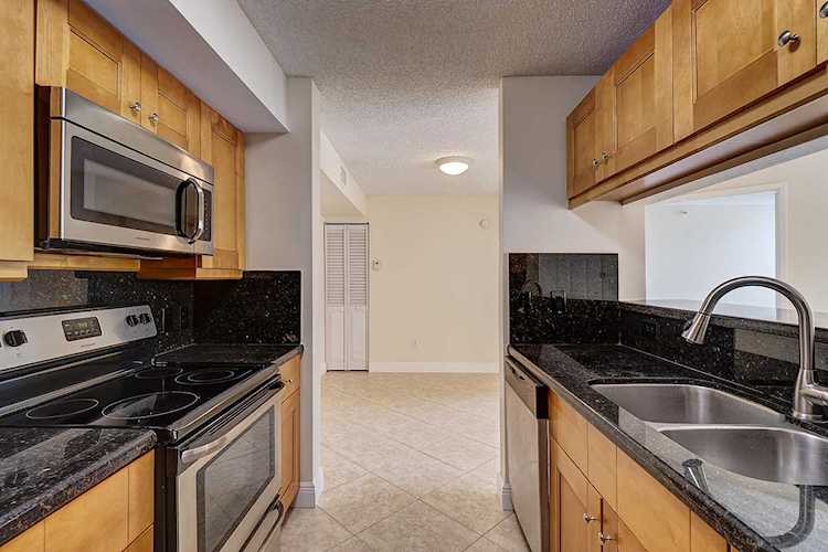103 Yacht Club Way #106 Hypoluxo, FL 33462