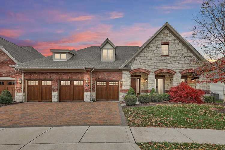 231 Meadowbrook Country Club Est Ballwin, MO 63011