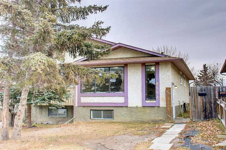 8506 Centre St NE Calgary, AB T3K 1Y1