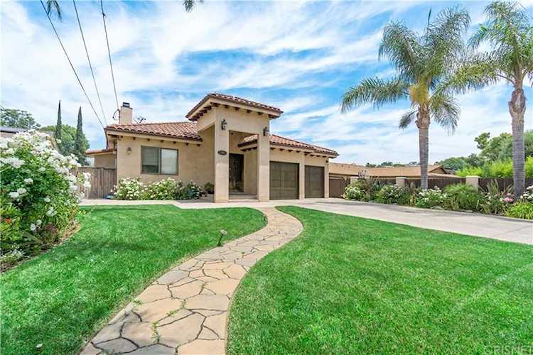 22953 Oxnard St Woodland Hills, CA 91367