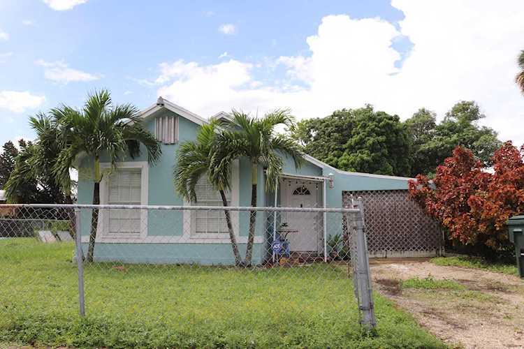 125 Walker Avenue Green Acres, FL 33463