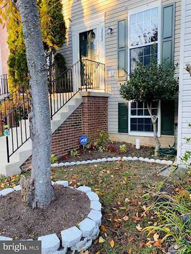 2002 Stargrass Ct Woodbridge, VA 22192