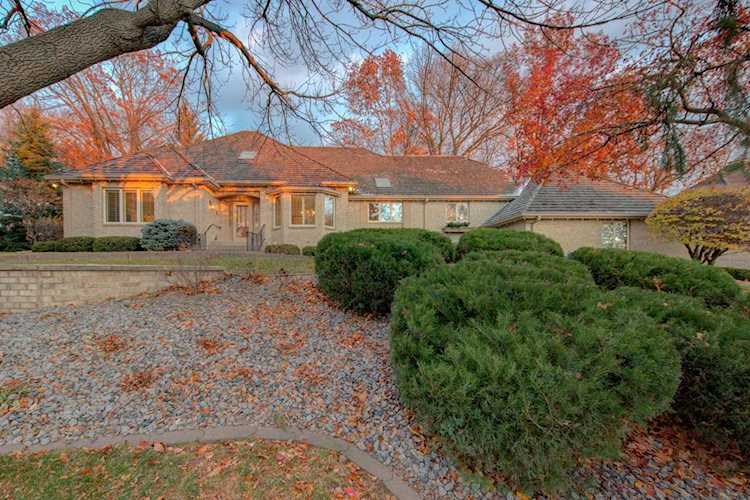 5105 Green Farms Road Edina, MN 55436
