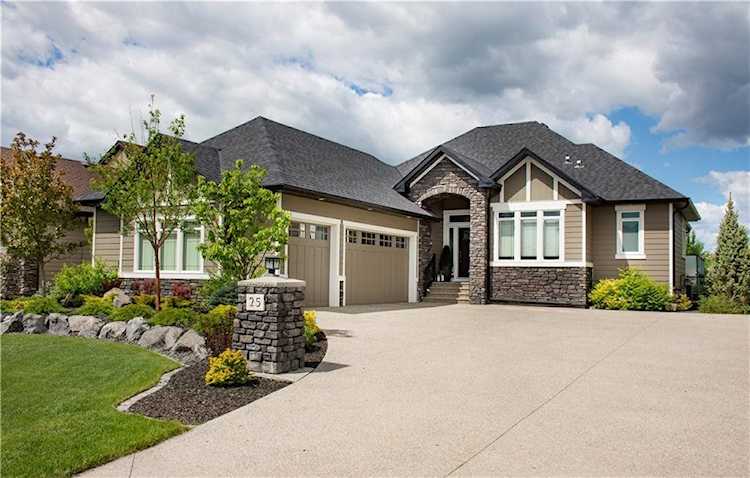 25 Cimarron Estates Manor Okotoks, AB T1S 0J8