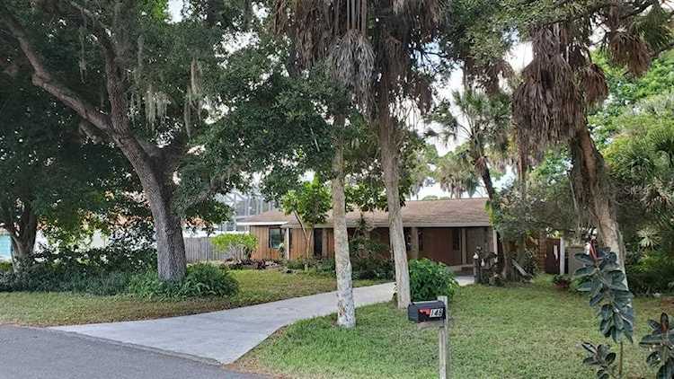 148 Roberts Rd - Nokomis - FL - 34275 - Laurel Villa Photo 1