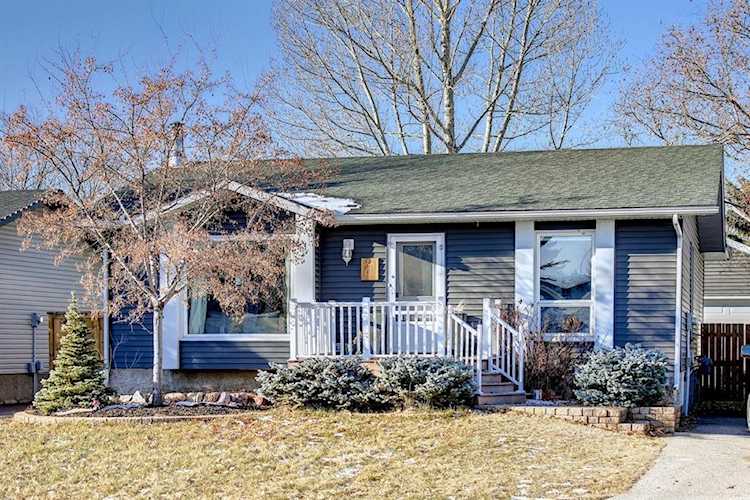 20 Downey Rd Okotoks, AB T1S 1H5