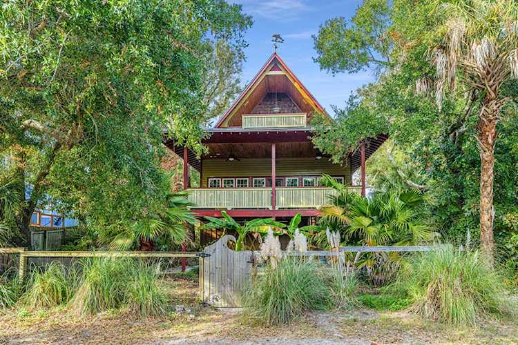 512 E Cooper Ave Folly Beach, SC 29439