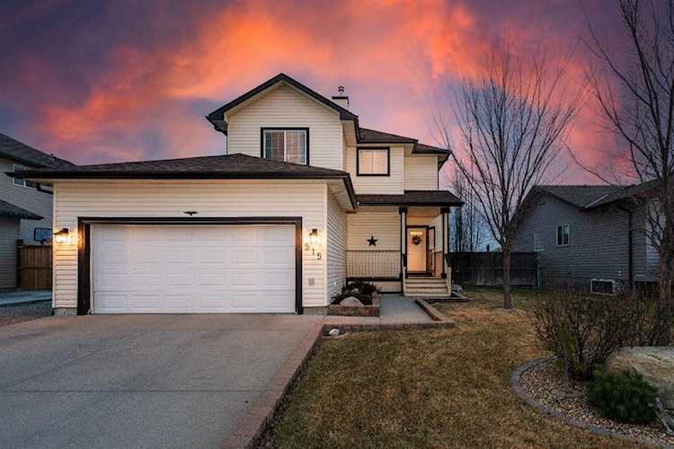 515 Railway Ave NE Langdon, AB T0J 1X1