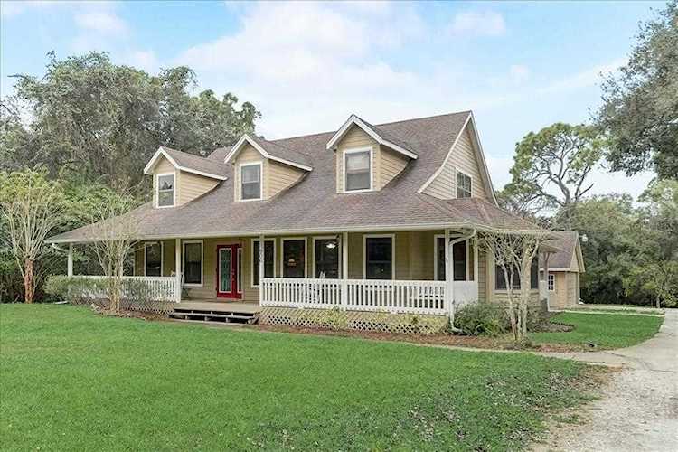 906 134th St E Bradenton, FL 34212