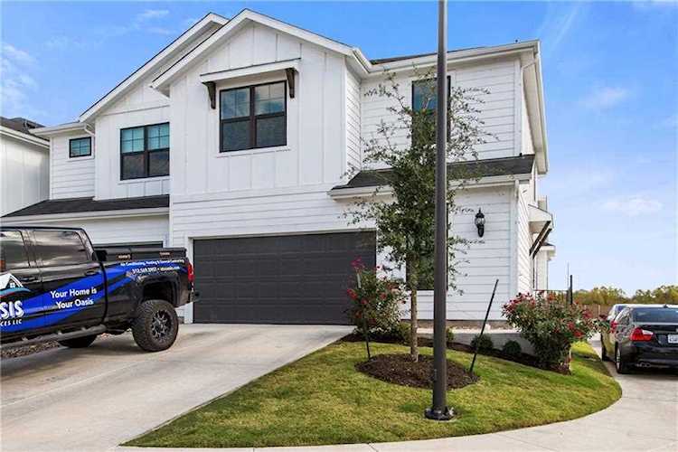 135 Amber Fields TRL #C Buda, TX 78610