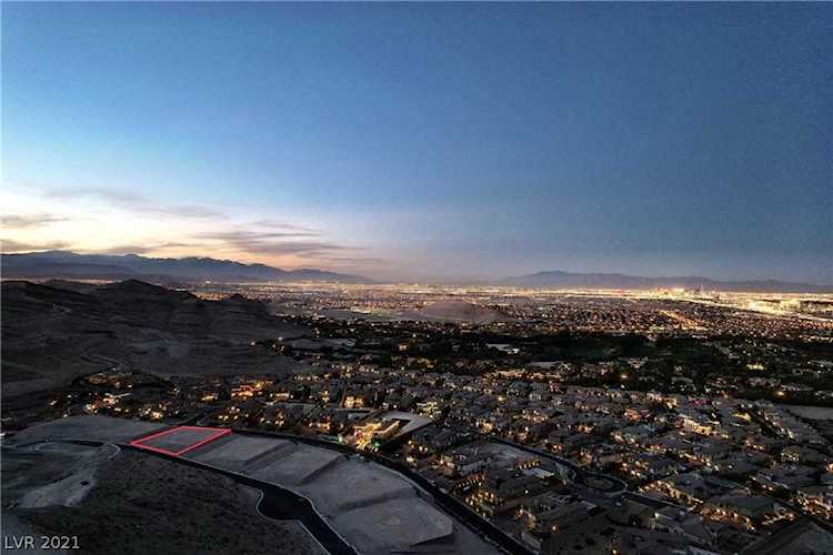 34 Mountain View Dr Las Vegas, NV 89141