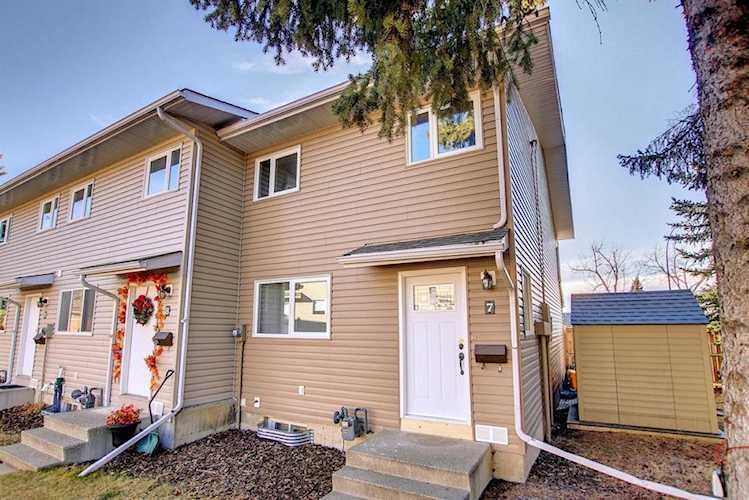 1111 Canterbury Dr SW #7 Calgary, AB T2W 3G4