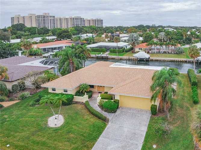 521 Birdie Ln Longboat Key, FL 34228