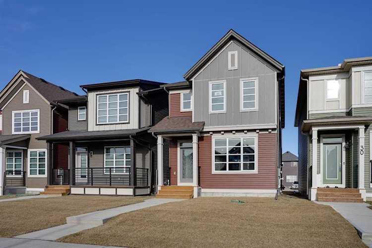 26 Savanna Dr NE Calgary, AB T3J 2H4