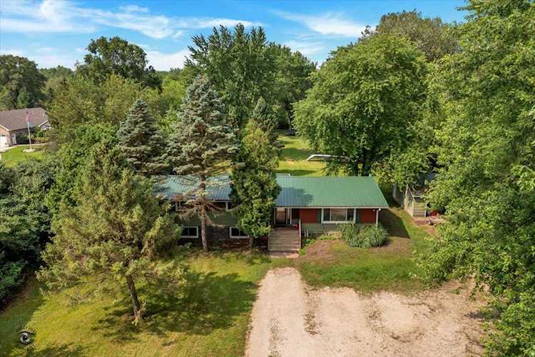 3225 N Lakeside Dr Coal City, IL 60416