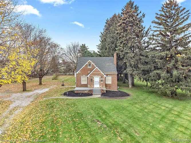 36410 Moravian Dr Clinton Twp, MI 48035