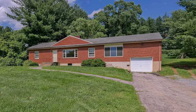 8254 Roanoke Fincastle, VA 24090