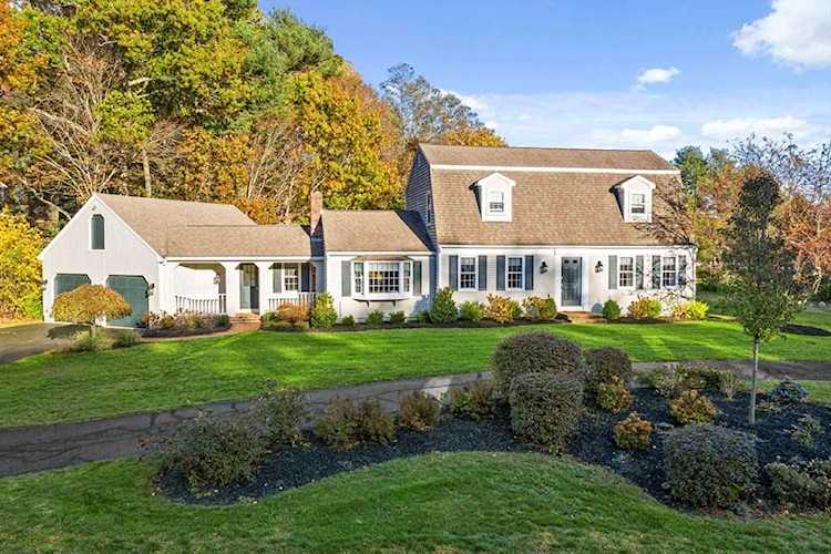 63 Maplewood Dr Hanover, MA 02339