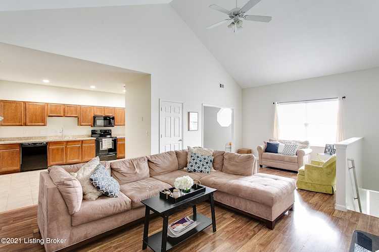 329 S Dorsey Ln Louisville, KY 40223 | MLS 1597961 Photo 1