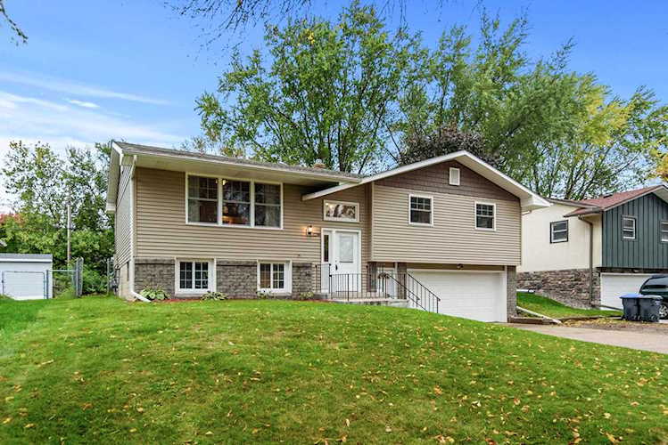2238 Cowern Place E North Saint Paul, MN 55109
