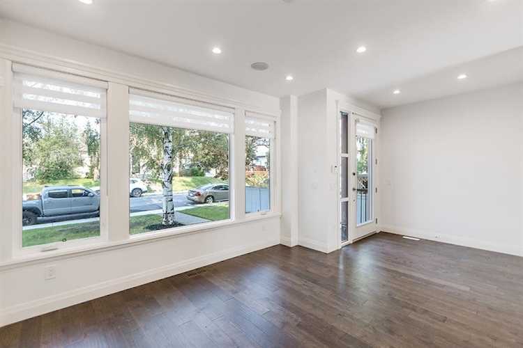 2640 28 St SW Calgary, AB T3E 2J1