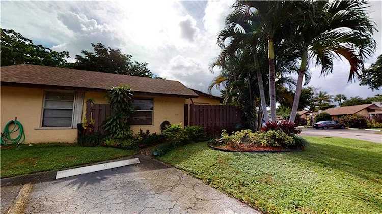111 Essex Rd #2-23 Hollywood, FL 33024