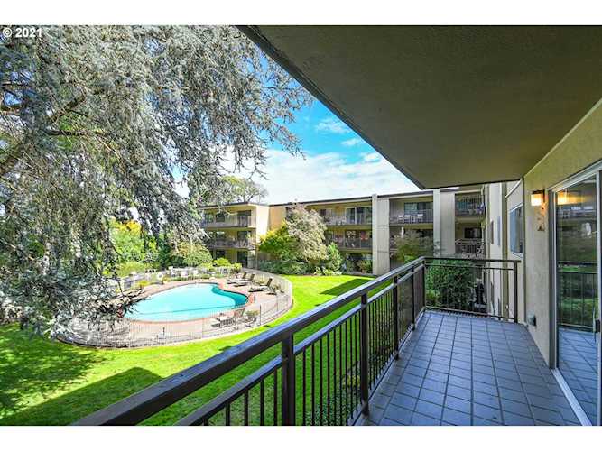 2393 SW Park Pl #212 Portland, OR 97205