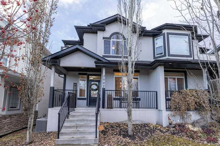 2007 26 Ave SW Calgary, AB T2T 1E5