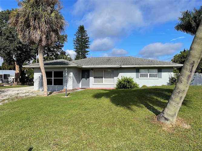 132 Rose St Venice, FL 34293