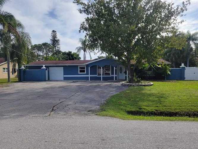 2332 Pinehurst St Sarasota, FL 34231