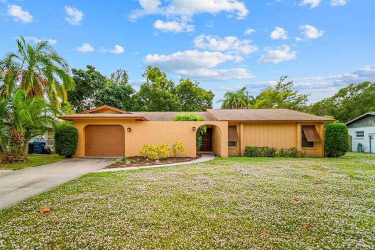 5878 Whistlewood CIRCLE Sarasota, FL 34232