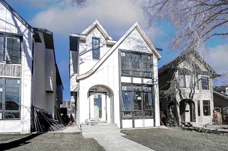 506 27 Ave NW Calgary, AB T2M 2H8
