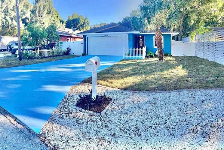 2622 19th St Sarasota, FL 34234