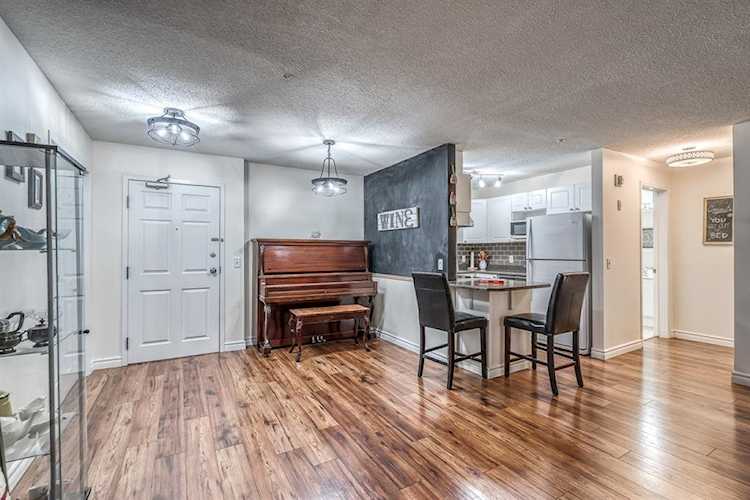 9 Country Village Bay NE #107 Calgary, AB T3K 5J8