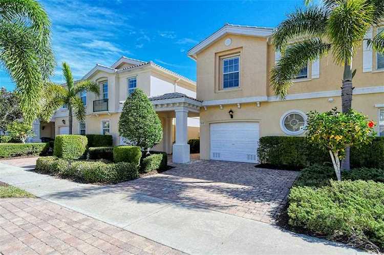 1813 Burgos Dr Sarasota, FL 34238