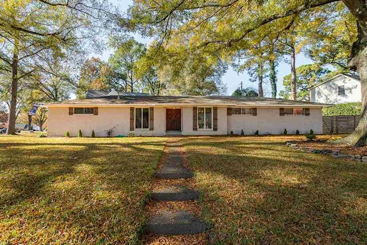 7166 Donnington Dr Germantown, TN 38138 | MLS 10113210 Photo 1