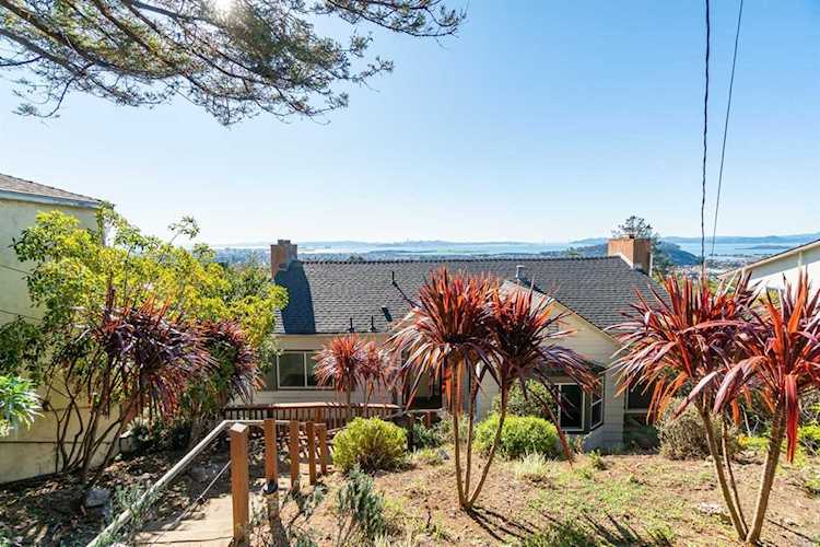 83 Edgecroft Rd Kensington, CA 94707