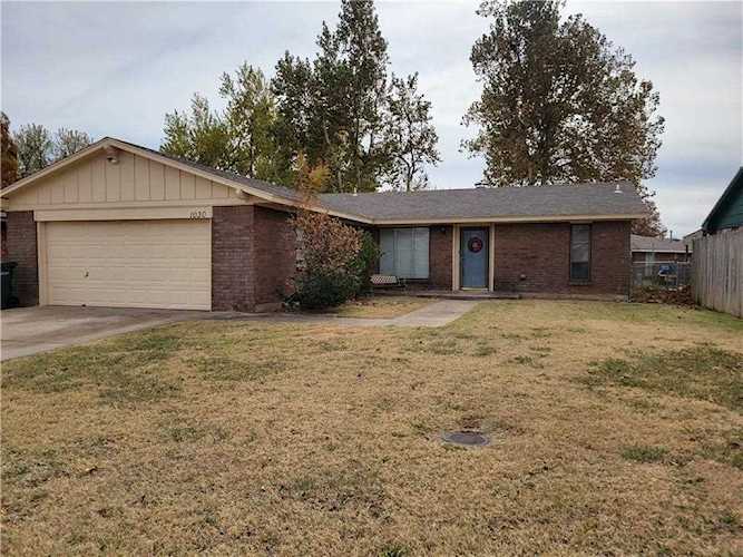 1030 Cambridge Ct Yukon, OK 73099