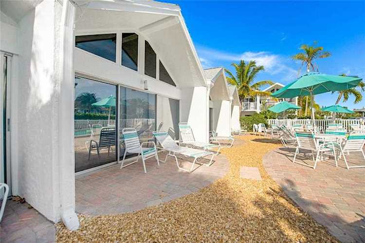 100 73rd St #102 Holmes Beach, FL 34217